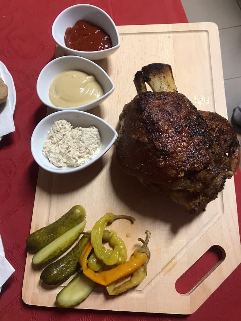 Vepřové koleno + chléb (3ks)